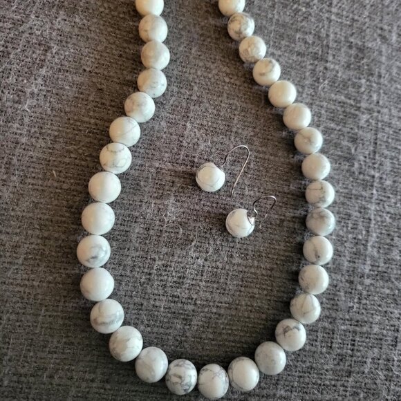 None Jewelry - Natural white Howlite necklace and matching earrings